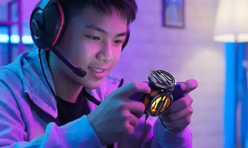 Porodo Gaming Freezing Semiconductor MagSafe Mobile Cooler with RGB Light & Clip!