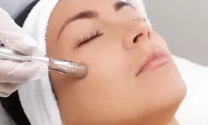queens-salon-dealimage_beautyspa-_gold-facial-4-copy.jpg