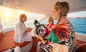 falla-west-bay_dealimage_entertainement_boat-1-copy.webp