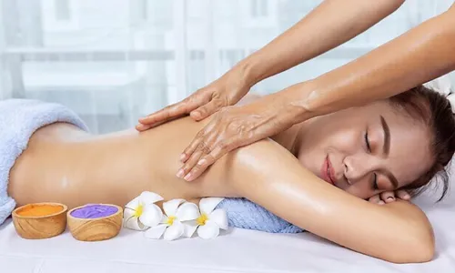 Full Body & Hot Oil Head Massage for Ladies!