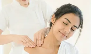 green-palm-nail_dealimage_beautyspa_-beauty-bundle-1-copy.webp