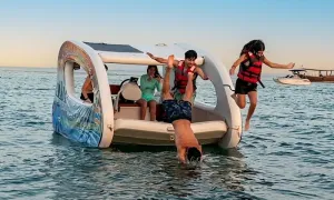falla-west-bay_dealimage_entertainement_boat-4-copy.webp