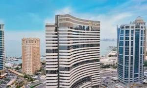curve-hotel_dealimage_food-drink-rooftop-pool-6-copy.webp