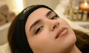 four-a-glam-ladies--_dealimage_beautyspa_eyebrow6-.jpg