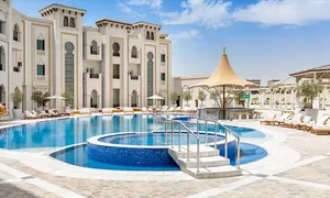 ezdan-palace-_dealimage_fb_lunch-pool-5copy.jpg