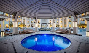 ezdan-palace-_dealimage_fb_lunch-pool-4copy.jpg