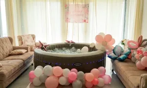billion-jacuzzi-_dealimage_entertainment-premium-bubble-2copy.webp