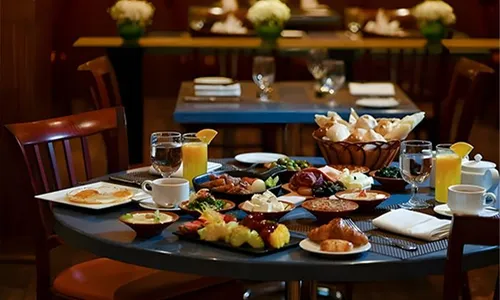 Breakfast Buffet & Pool Access at Treffen House Hotel!