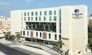doubletree-al-sad_dealimage_food-and-drink-_holiday-3-copy.jpg