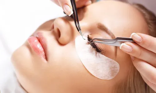 Brows & Lashes: Lifts, Threading & Classic Extensions for Ladies at Queens Salon!