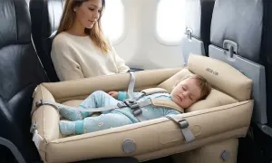 green-lion-inflatable-toddler-travel-bed_dealimage_product-copy-2.webp