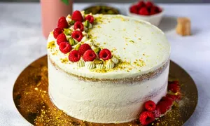 grand-lux_dealimage_fb_cake-copy.jpg