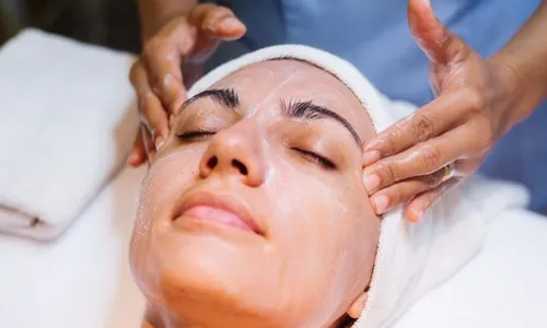 Refreshing Facial Treatments for Ladies!