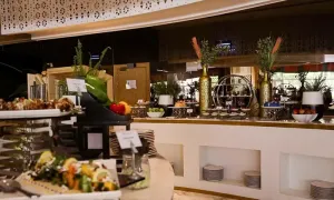 century-marina-hotel_dealimage_food-drink-lunch-buffet-4copy.webp
