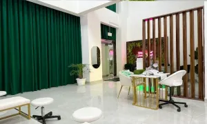 green-palm-nail_dealimage_beautyspa_-beauty-bundle-7-copy.webp