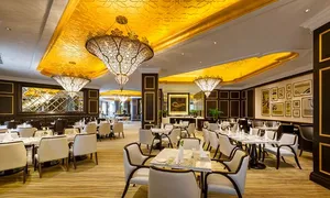ezdan-palace-_dealimage_fb_lunch-pool-2copy.jpg